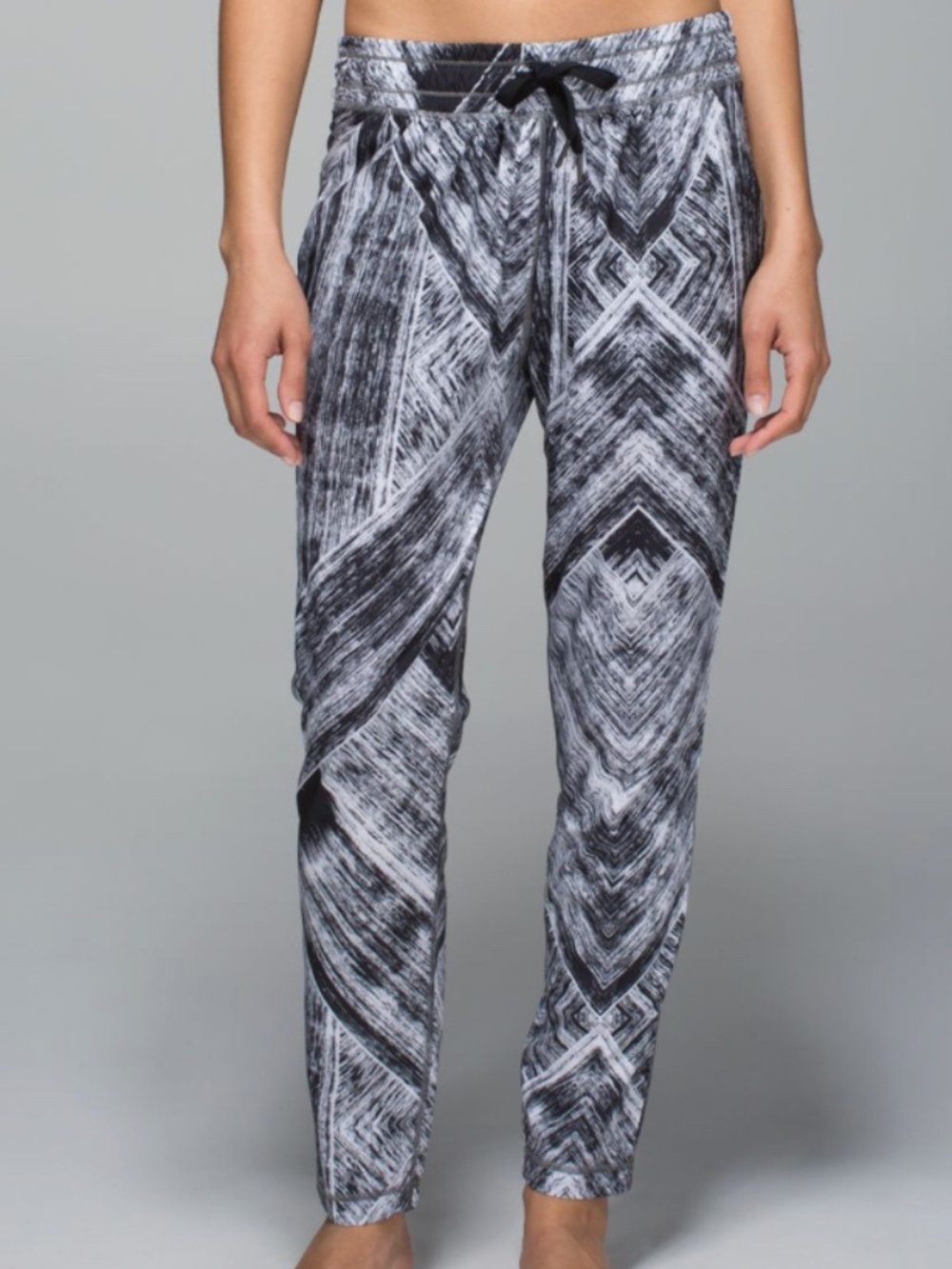 LULULEMON $98 Womens 4 Heat Wave White Black Pull On Ankle Namaskar Pant II RR5